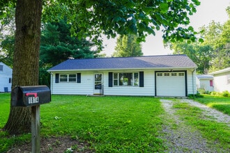 Building Photo - 1814 Meadow Dr