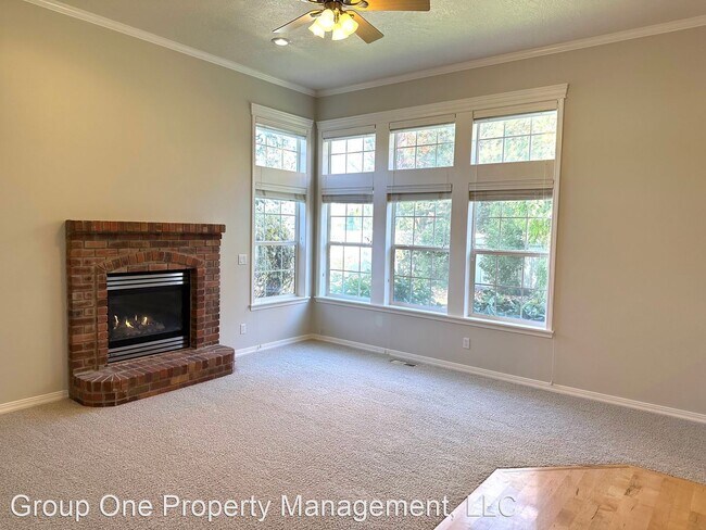 Building Photo - 4 br, 3 bath House - 5350 N Beethoven Ave
