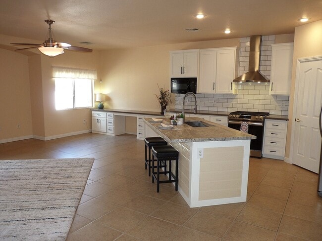 Building Photo - 81 Dow Jones St