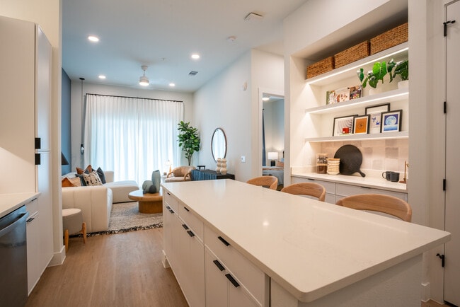 Kitchen - Lantower Midtown
