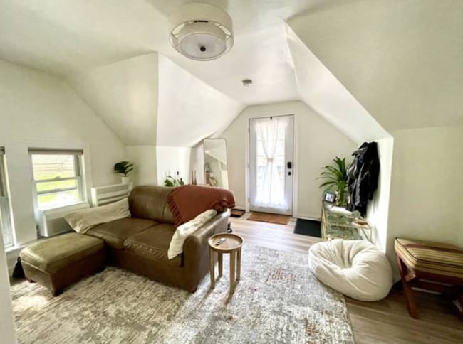 Building Photo - 814 N Fairfield Ave