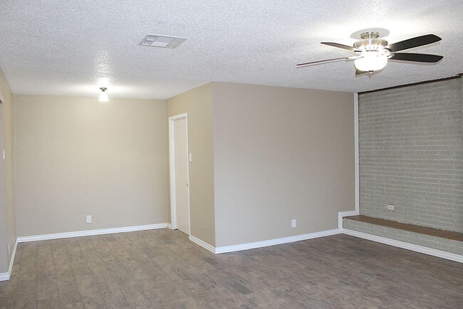 Building Photo - 3330 Wedgewood Dr