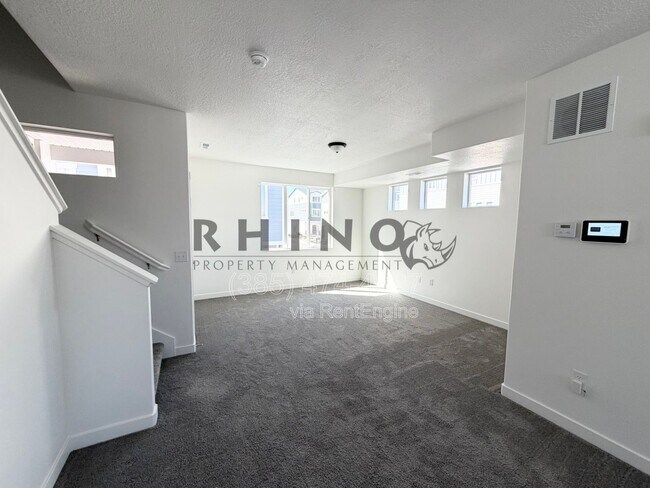 Foto del edificio - 4673 W Miramonte Wy