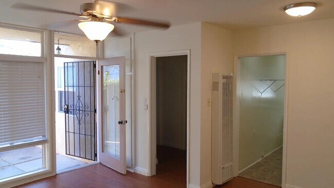 Foto del edificio - 5151 E Carson St