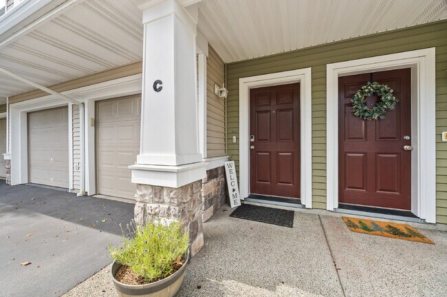 Building Photo - Cozy, modern, and will be READY TO MOVE-IN 8/1/2026.  Don't miss out on this beauty in Carrara of...
