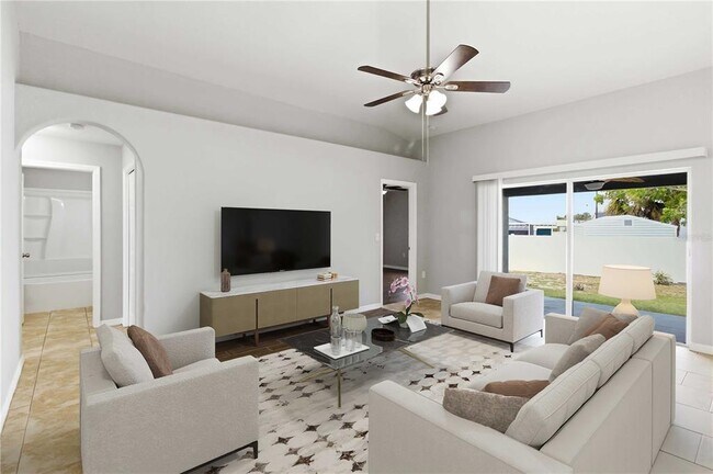 Foto del edificio - 6336 Florida Cir W