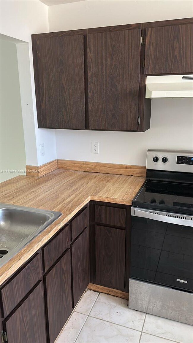 Foto del edificio - 861 NE 209th Terrace