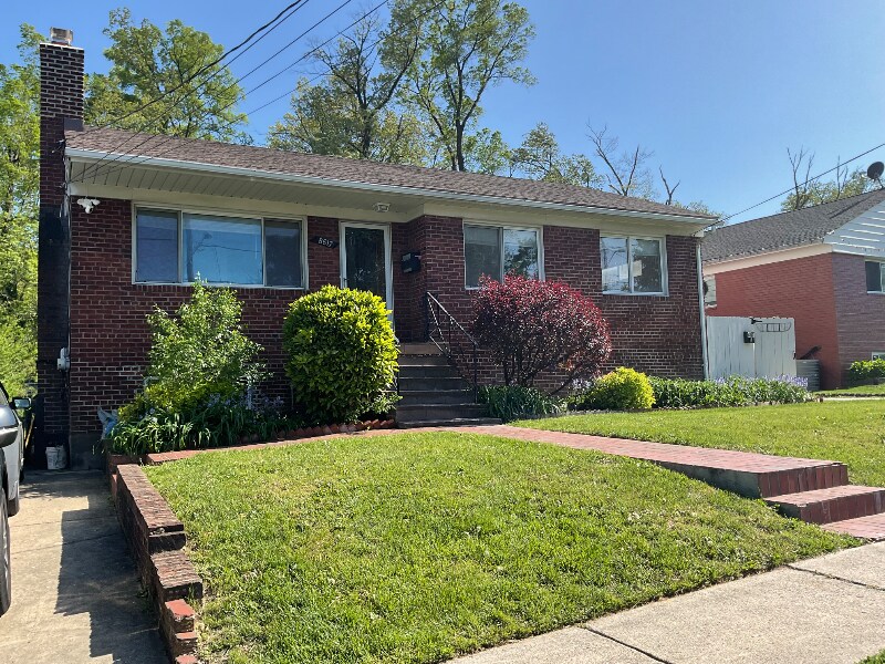 Foto principal - 8617 11th Ave