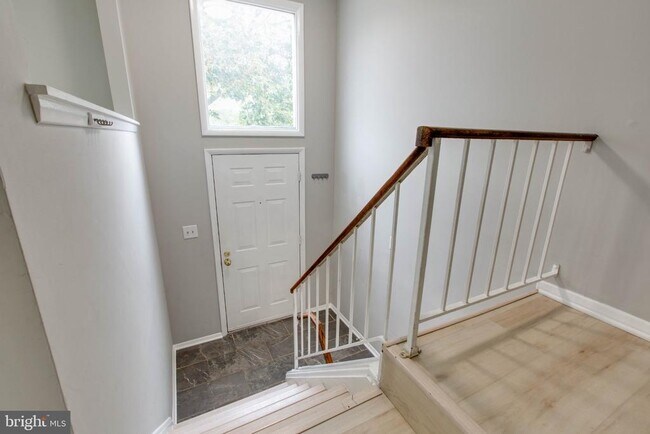 Foto del edificio - 7717 Heatherside Ln