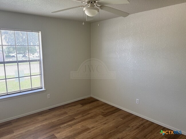Building Photo - 621 Deloris Dr