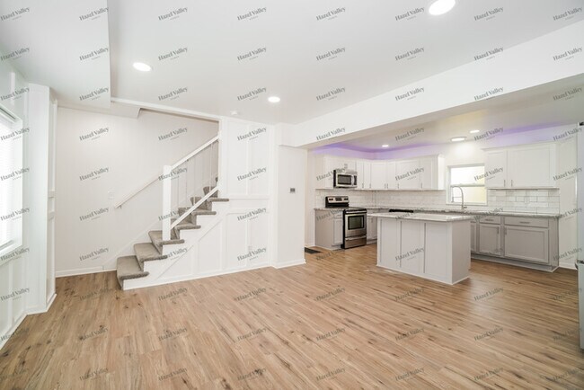 Foto del edificio - 2468 Meredith Dr