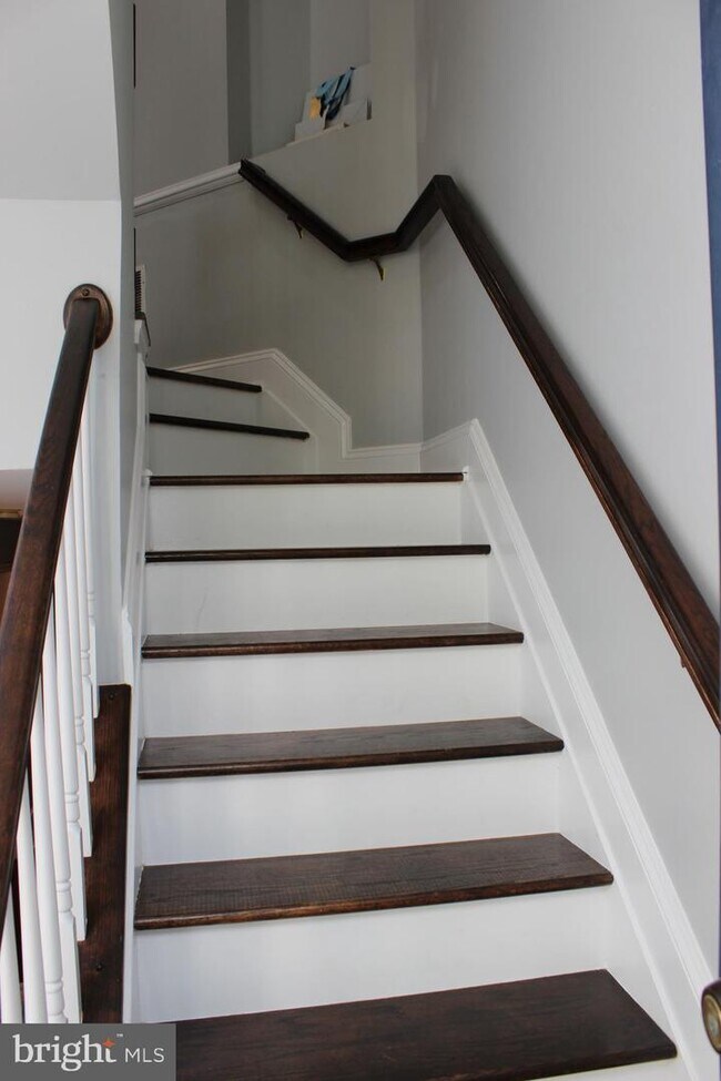 Building Photo - 21078 Tioga Terrace