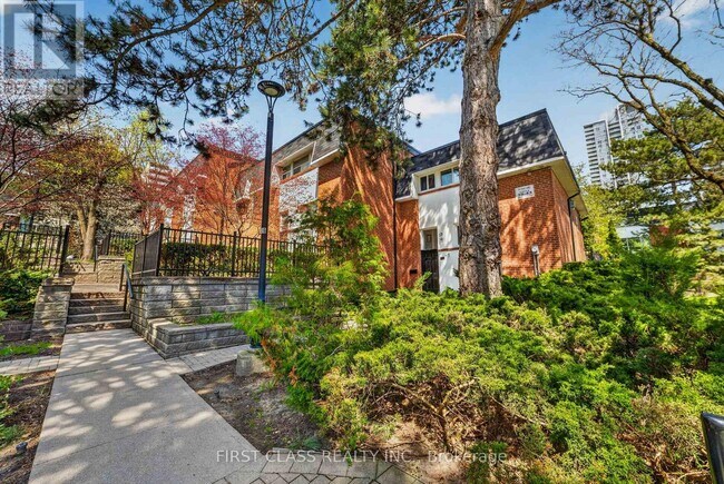 Photo du bâtiment - 96 George Henry Blvd