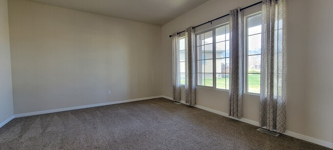 Building Photo - 1031 W Fox Cir