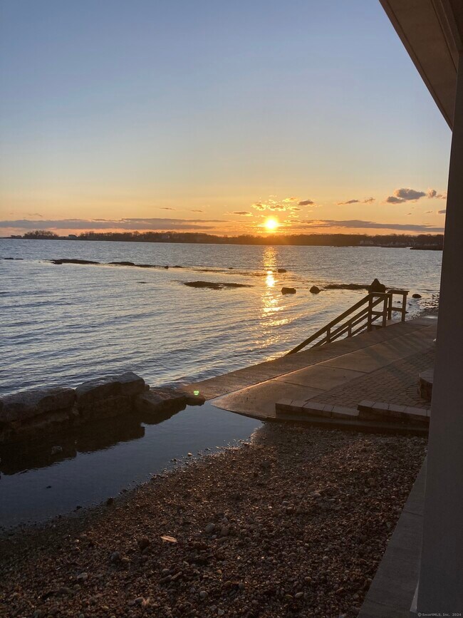 Foto del edificio - 31 Sagamore Cove Rd