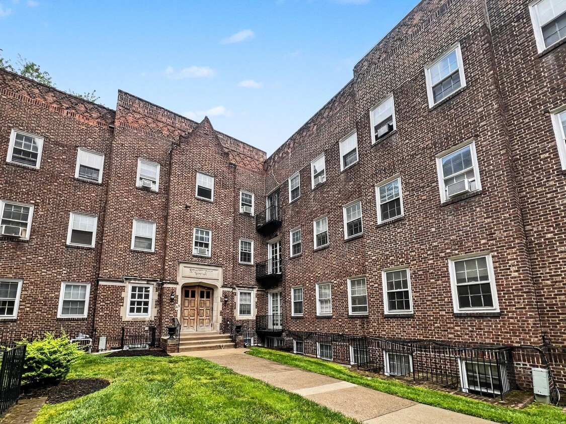 Building Photo - Edgehill Court