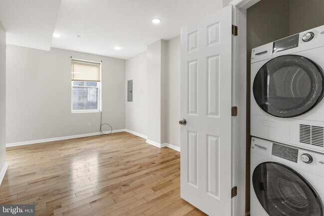 Building Photo - 2604 Frankford Ave