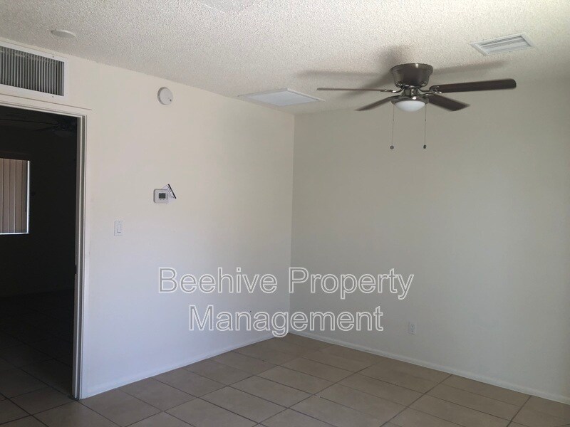Foto del edificio - 1638 E Monroe St