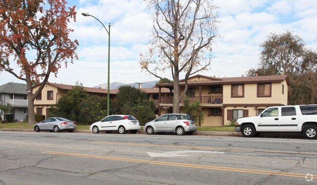 Foto principal - 1831 Riverside Dr