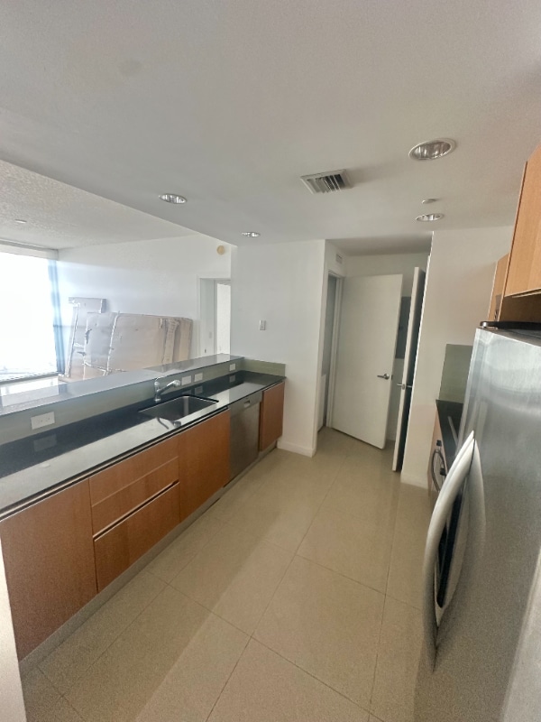 Building Photo - 1050 Brickell Ave