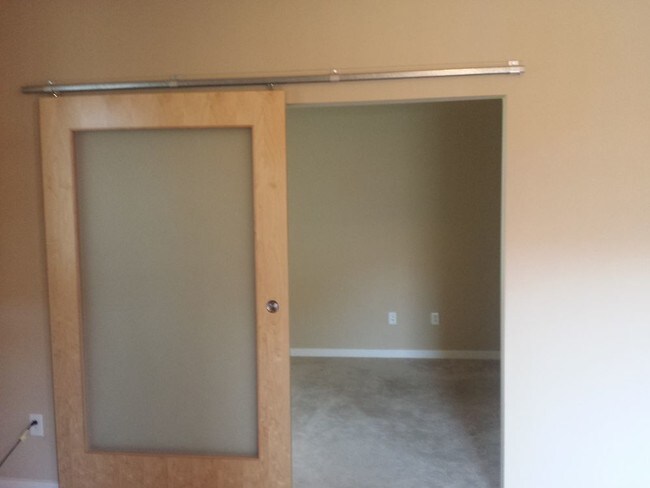 Building Photo - 1057 W Century Dr