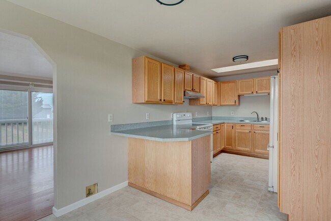 Building Photo - 3 Bed 2 Bath Country living (Landscaping I...
