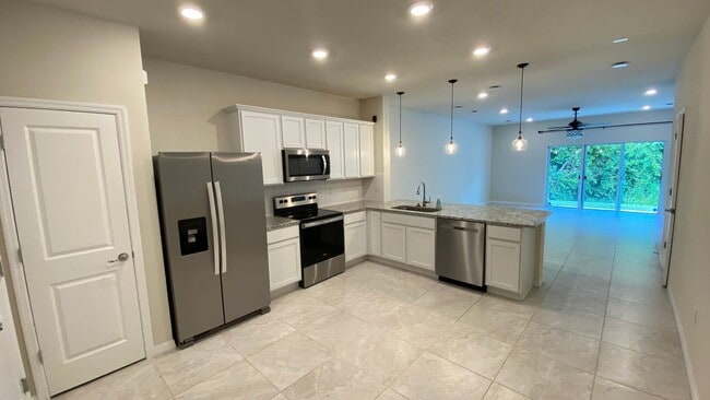 Building Photo - 3 Bedroom, 2.5 Bath Townhome in Kissimmee ...