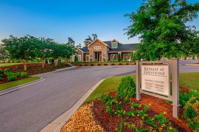 Retiro en la entrada de Greystone - Retreat at Greystone