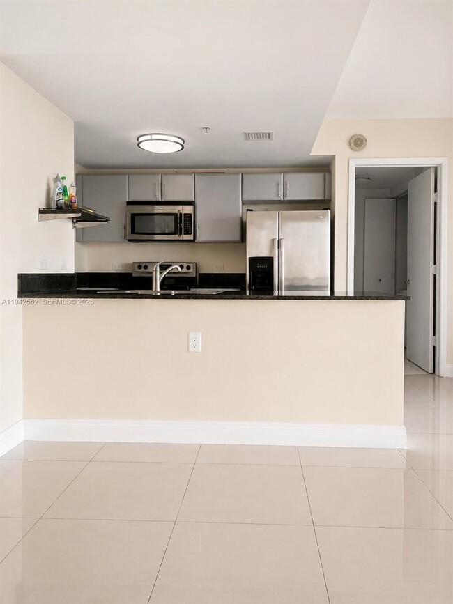 Foto del edificio - 1861 NW South River Dr