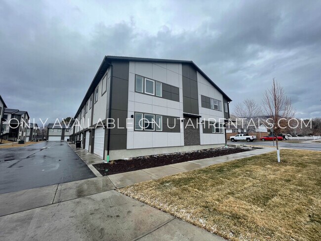 Building Photo - 799 S State Rd