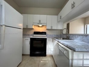 Building Photo - 671 Cypress Lake Blvd