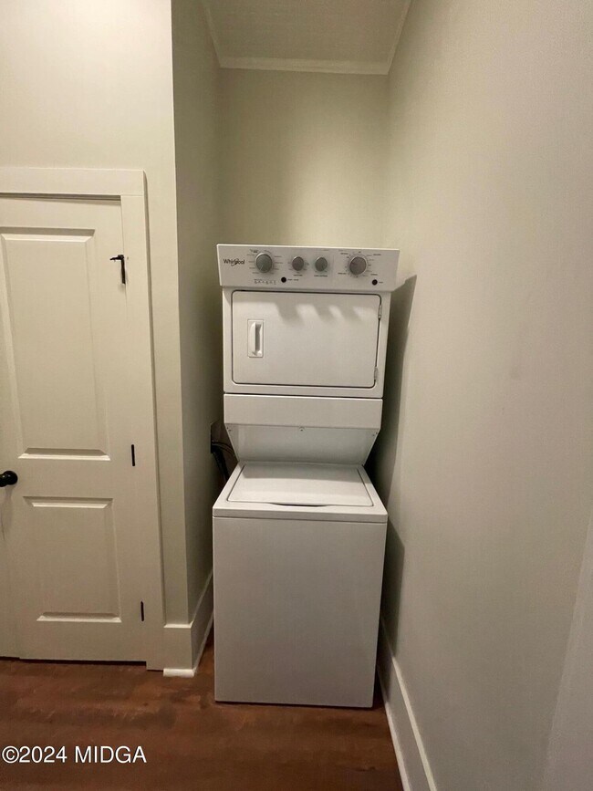 Building Photo - 1249 Ross St