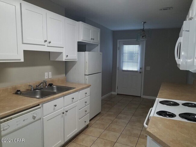 Building Photo - 133 Gwyn Dr