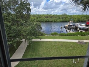 Building Photo - 2512 SE Anchorage Cove