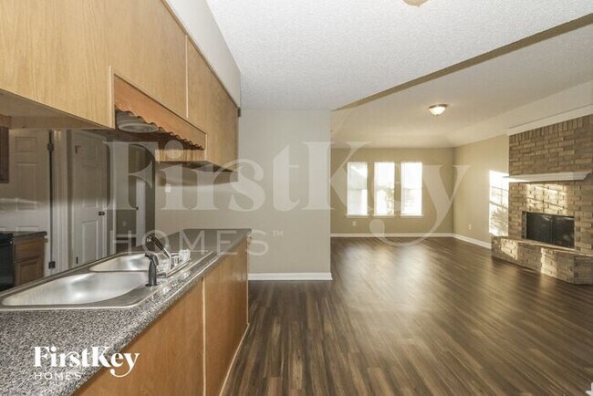 Foto del edificio - 4308 Rosswood Dr