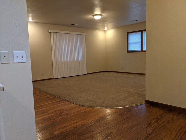 Foto del edificio - 4803 Appleton Ave