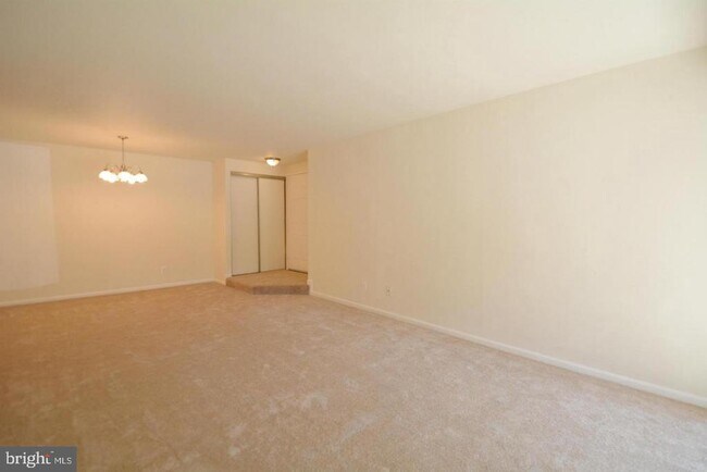 Foto del edificio - 5920 Cove Landing Rd