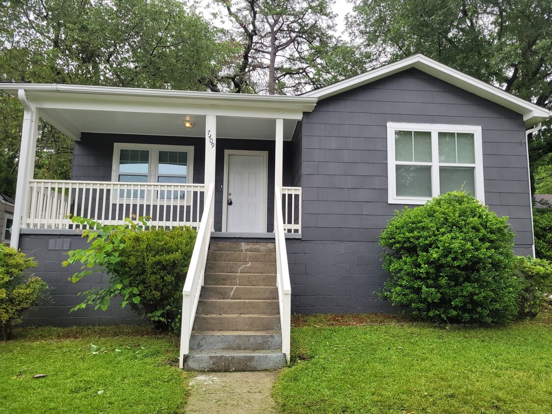 Primary Photo - 7409 Sparta Ave