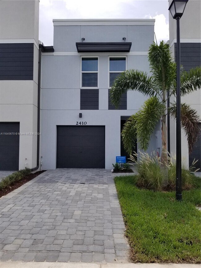 Building Photo - 2410 SE Viscaria Pl