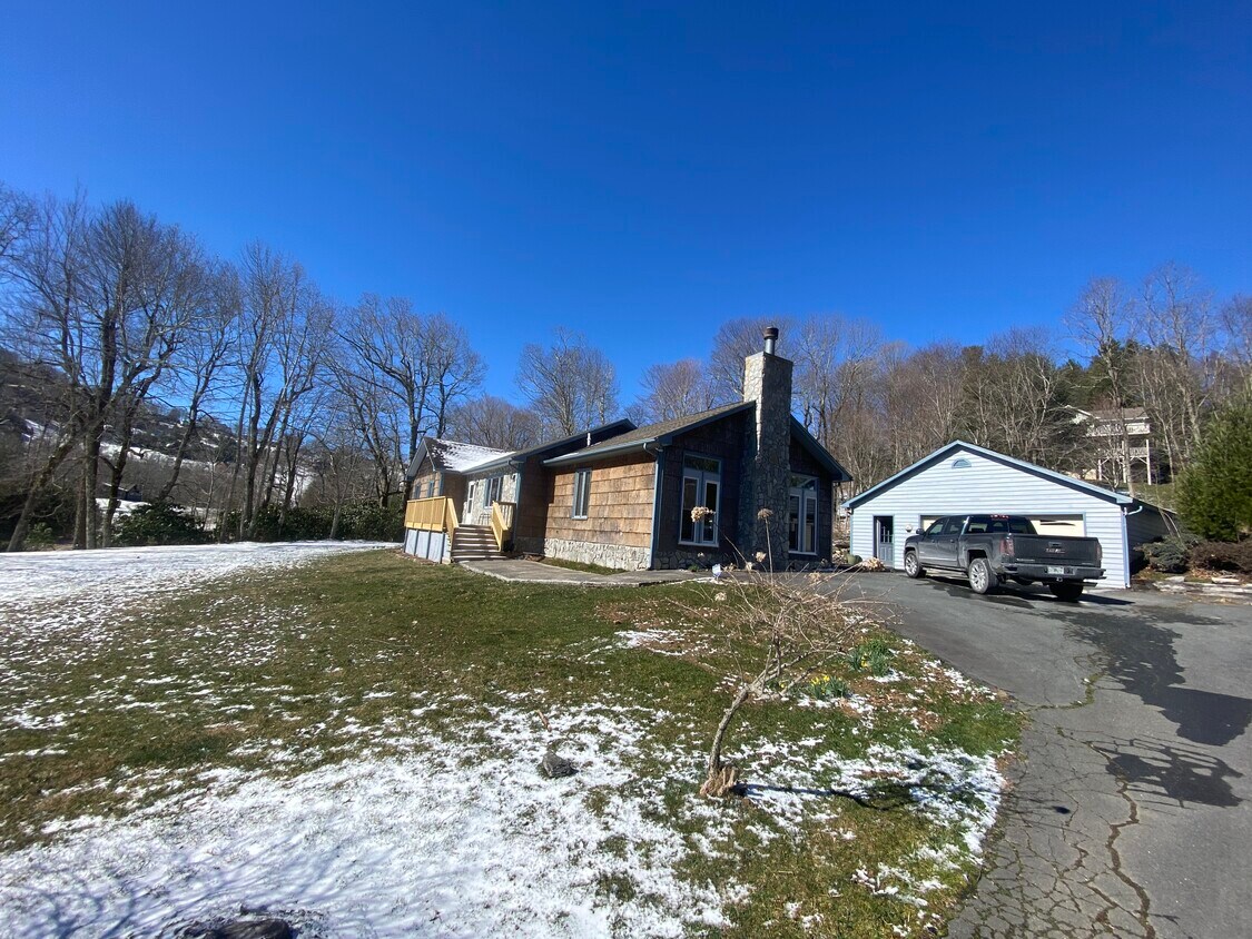 2294 Hayes Rd, Boone, NC 28607 House Rental in Boone, NC