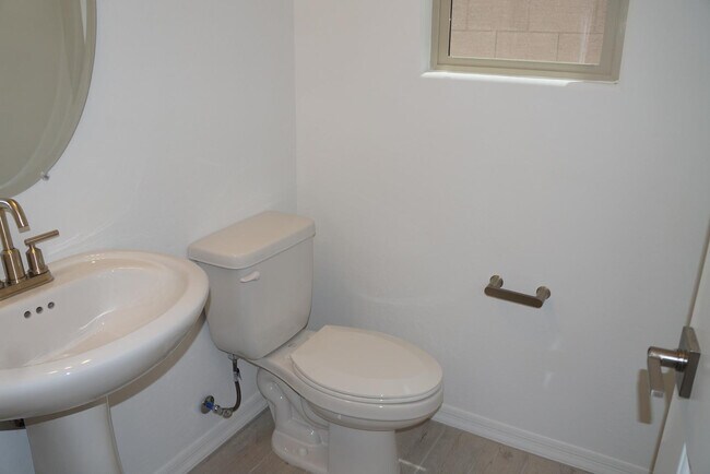 Foto del edificio - 3809 N 100th Dr