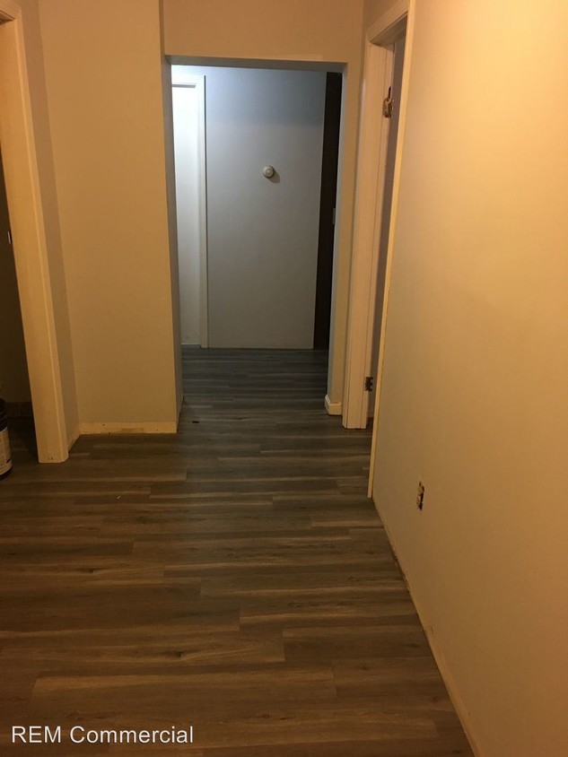 Building Photo - 1 br, 1 bath Apartment - 345 N 15th Street