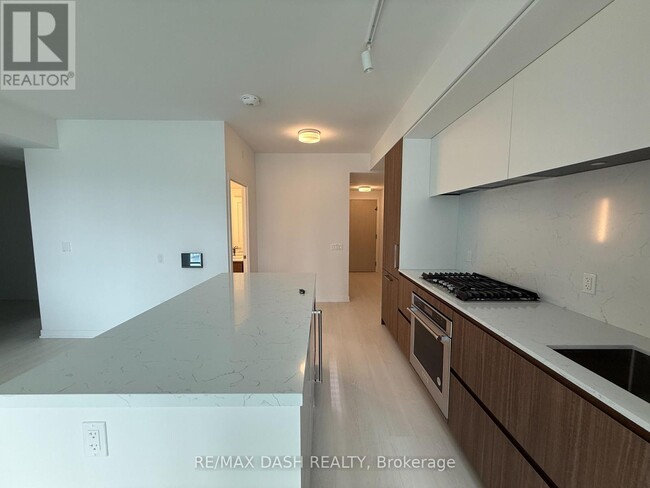 Building Photo - 1-401 Hillsdale Ave W