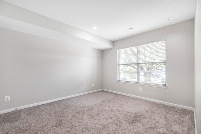 Building Photo - Beautiful 3 BR/2 BA Condo in Bowie!