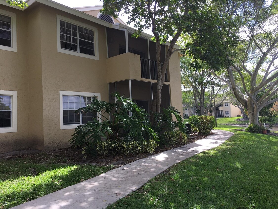 Foto principal - 660 Cypress Club Way