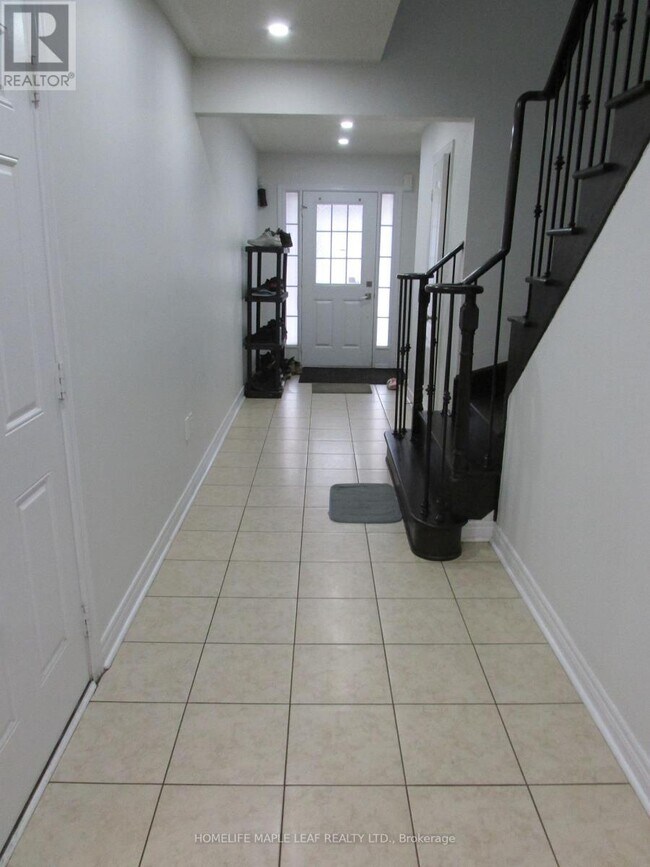 Building Photo - 29 Napoleon Cres