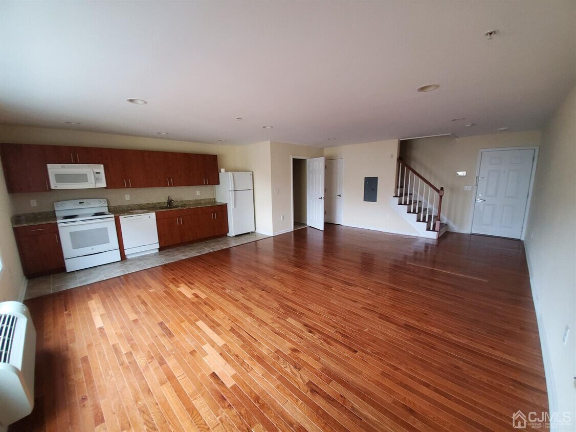 Primary Photo - 309 Suydam St