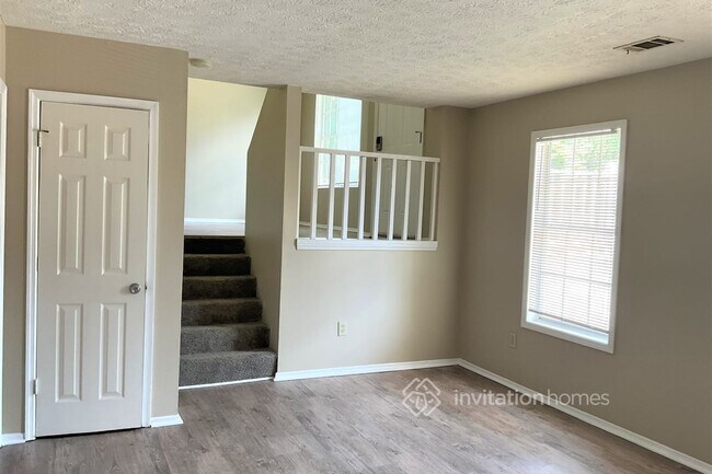 Building Photo - 3040 Laurengate Dr
