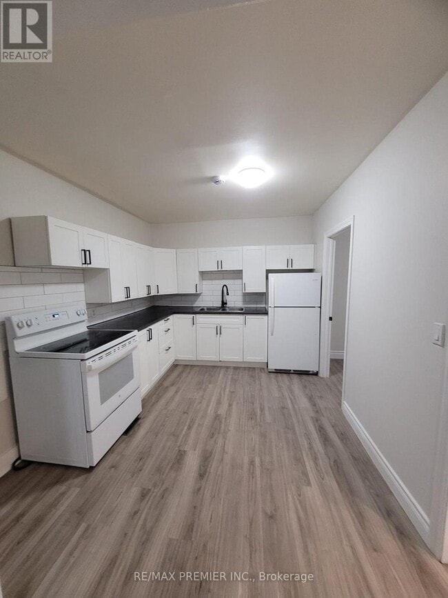 Building Photo - 189 King St E