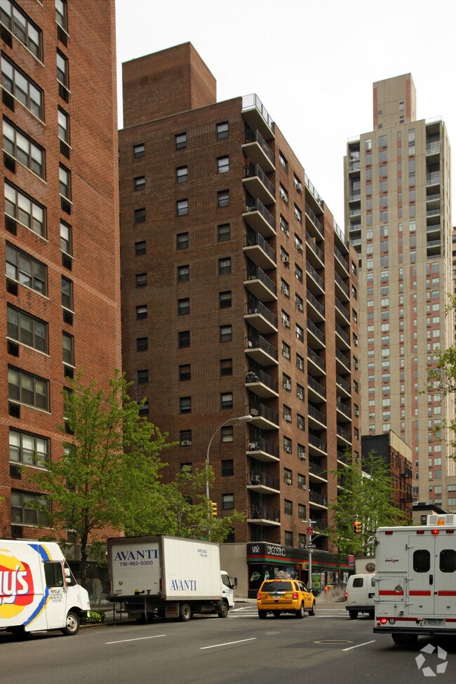 528 Third Avenue - 528 Third Ave